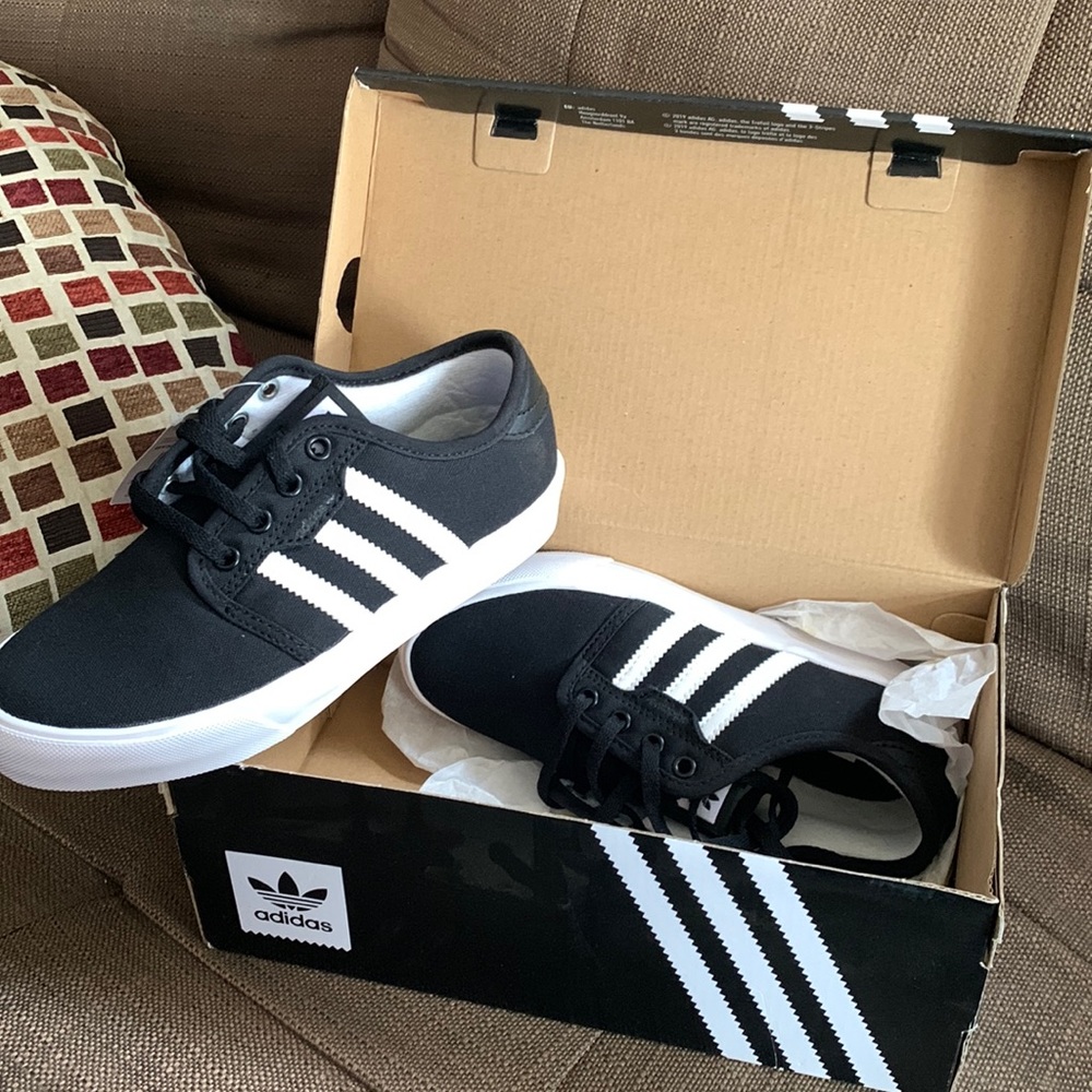 Adidas boys shoes size 2